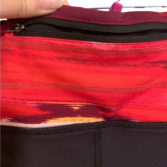 Athleta Black Relay Capri Crop Tight Leggings Red Waistband Style 581326 Medium - Picture 5 of 8